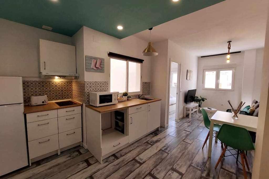 Bonito Apartamento En 2º Linea De Playa & Parking Apartment Малага Екстериор снимка